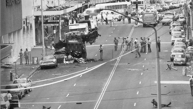 160135-chaos-in-the-wake-of-the-sydney-hilton-bombing