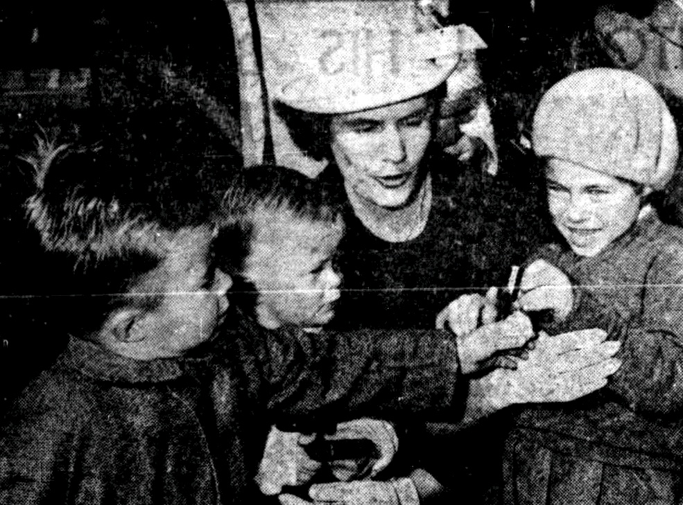 https://trove.nla.gov.au/newspaper/article/105764683 Above: Mrs. Howe and her children. Mark, 4, Paul, 2, and Kim, 5, proudly examine the medal after the presentation.