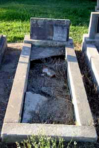 http://www.hawkesbury.net.au/cemetery/mcgraths_hill/mhmc010.html Evan Clyde WILLIAMS is buried with Ian Gary WILLIAMS - son - 1952 - 1957