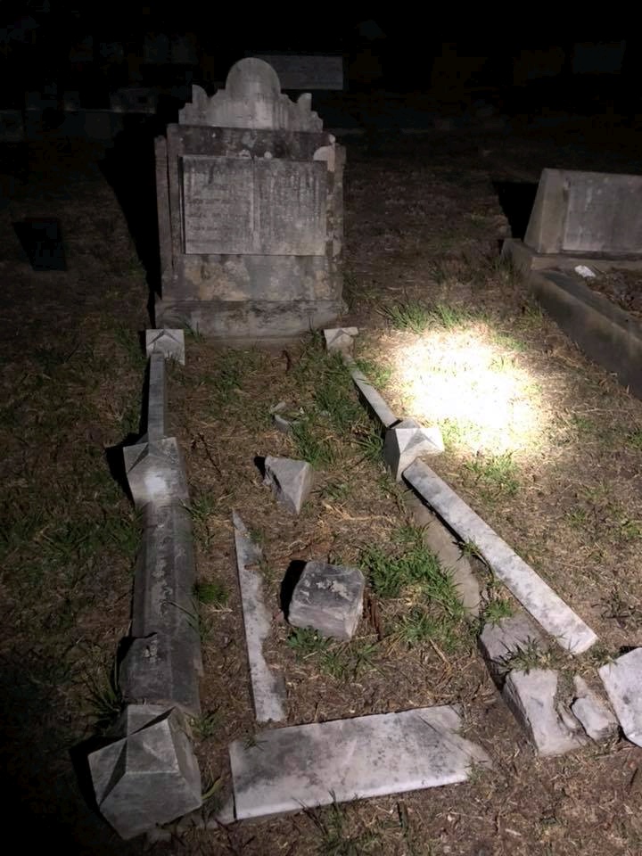 Ken DAY Grave of Detective Sergeant 2nd Class Louis Godfrey PETHER & wife - Olivia May PETHER