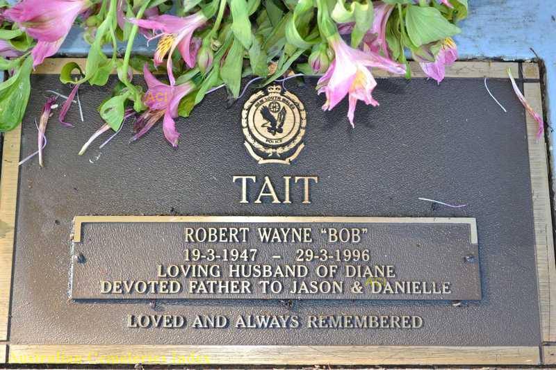 Robert Wayne TAIT headstone - Narrabri Lawn Cemetery. Portion A2, row Q