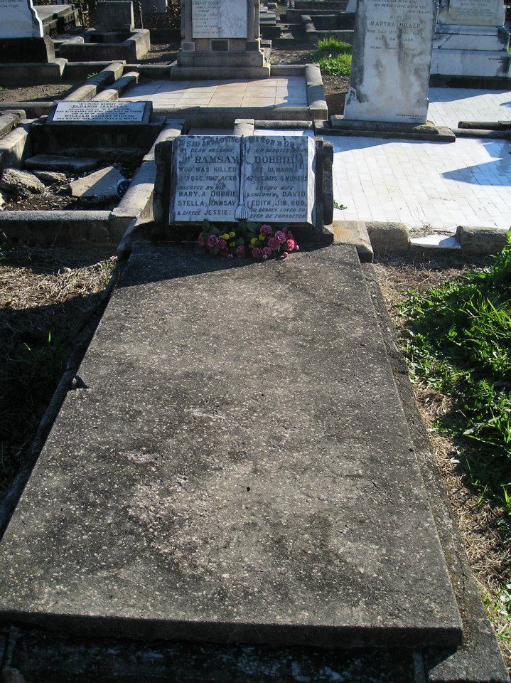 Sgt Ramsay DOBBIE - Arrest injuries - 11 Dec 1917 - Grave stone 02