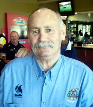 GRAEME BECKETT WITH RETIRED SGT GORDON HENDERSON.