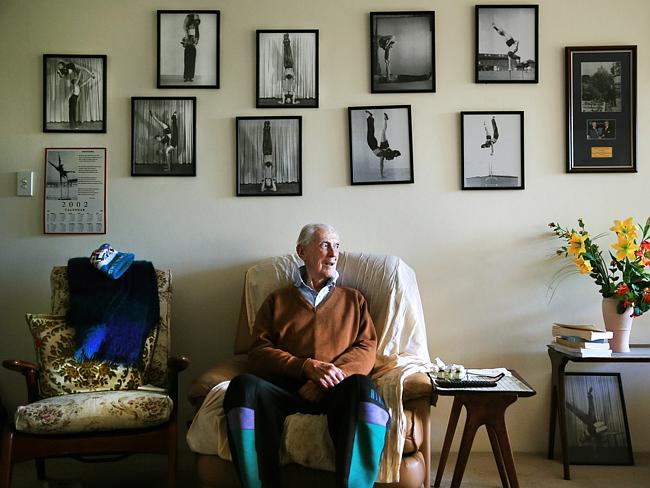 http://www.dailytelegraph.com.au/news/bill-harris-former-detective-acrobat-and-rugby-representative-shares-stories-of-his-luminary-past/story-fni0cx4q-1227364150926 Bill Harris, 99, at his Allawah home with his photos of his acrobat days. Picture: Mark Evans