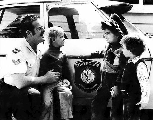 Harold and some kids at Ashfield during a school visit in mid to late 1970's