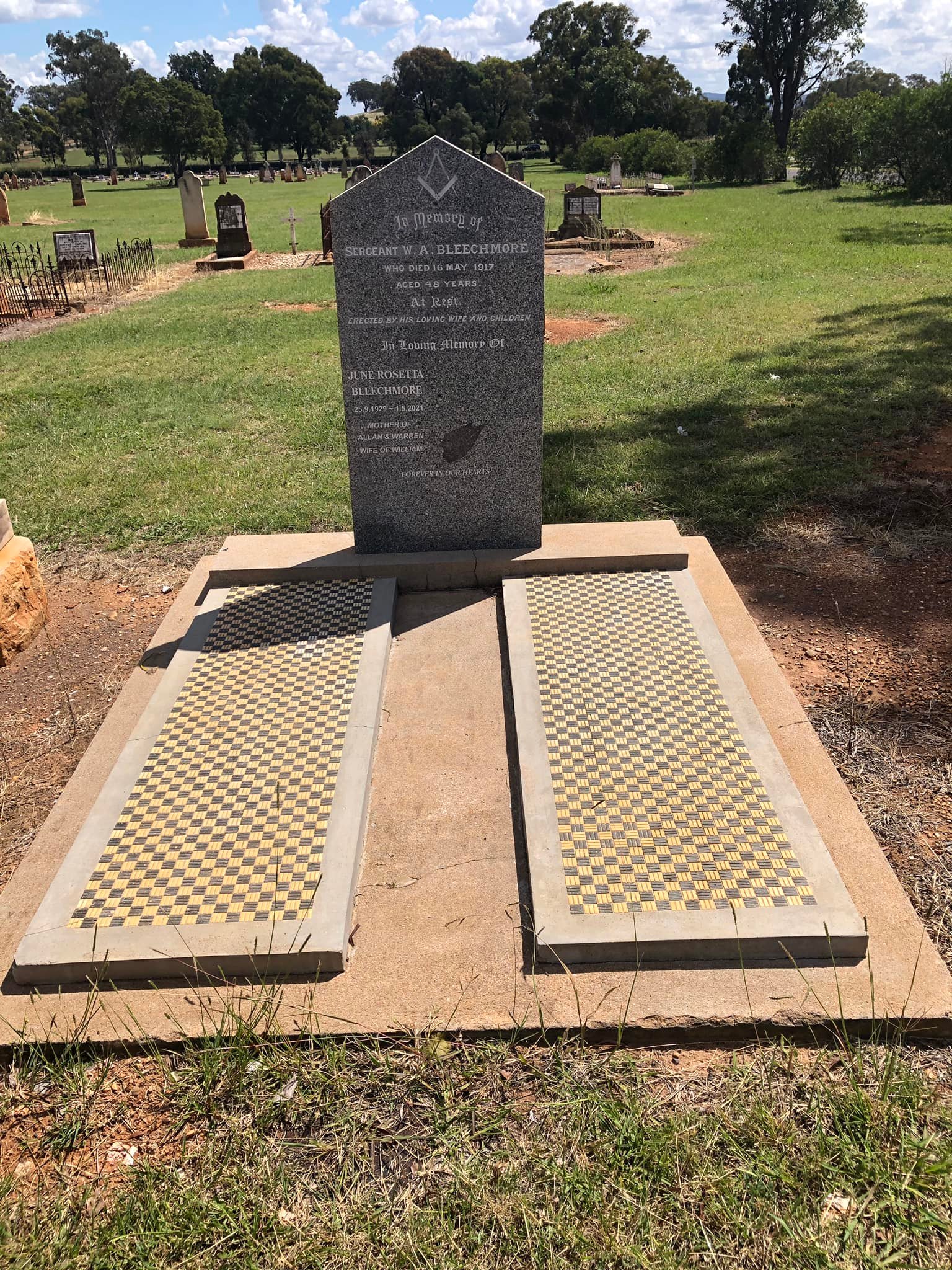 Monte Jones William Albert BLEECHMORE - Grave