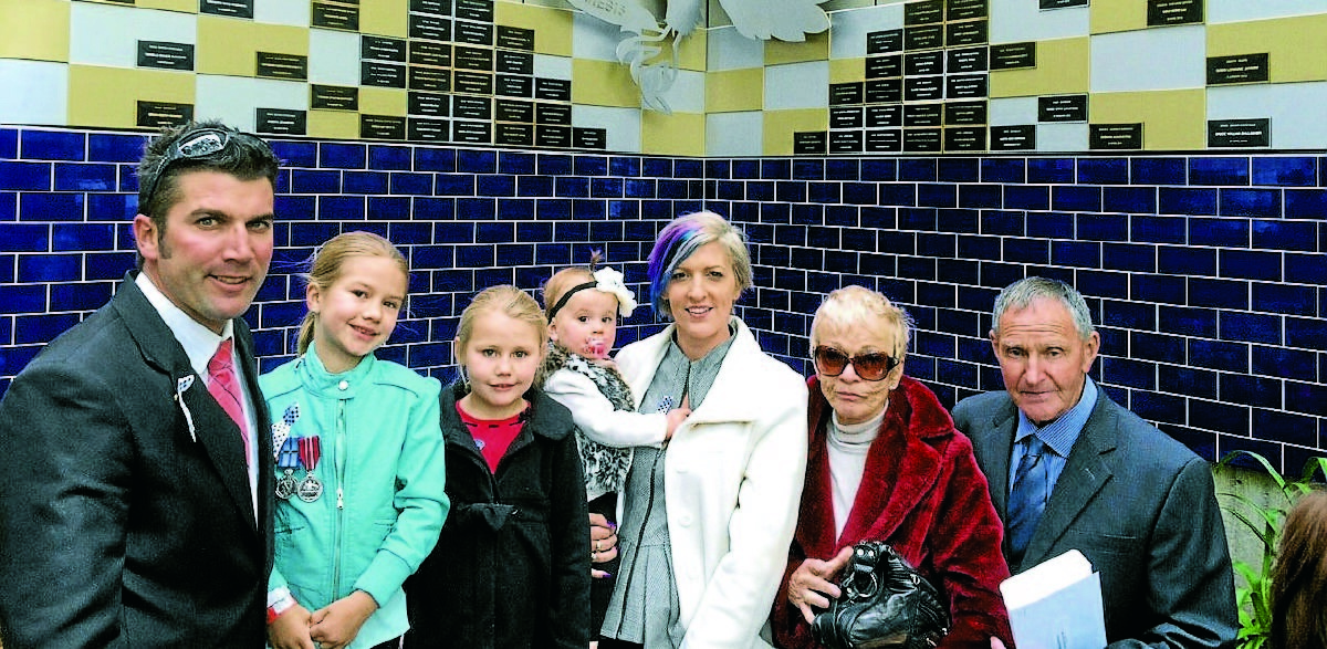 http://www.northerndailyleader.com.au/story/3385934/kootingal-police-officer-honoured-on-memorial-plaque/ FAMILY TIES: Anthony, Sienna, Ebony, Jenna, Natalie, Daphne and Edward Pepperell.