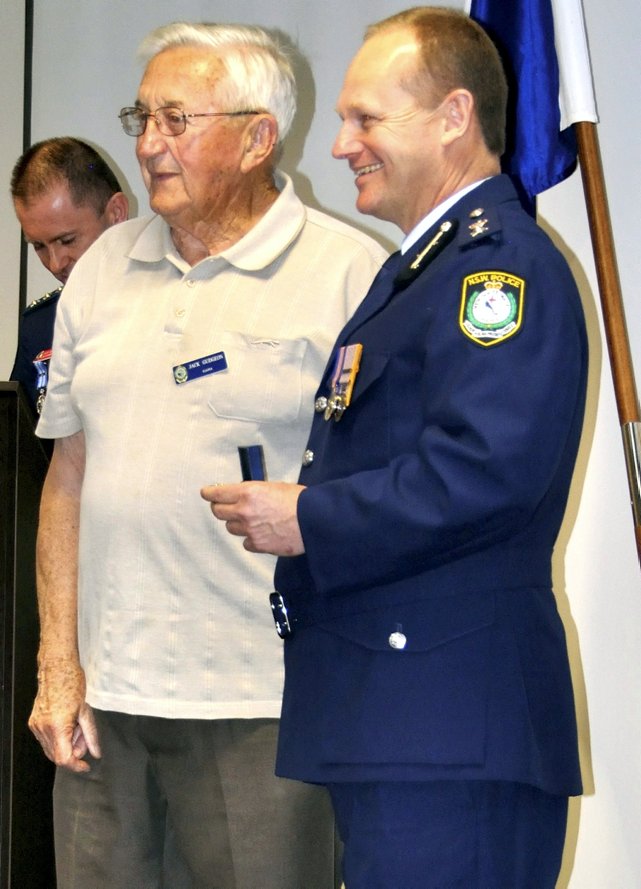 Cal THURSDAY 6 SEPTEMBER 2012<br /> THE INAUGURAL RETIRED POLICE PIN CEREMONY AT OAK FLATS ( WARILLA ) ( LAKE ILLAWARRA ) POLICE STATION.<br /> RETIRED POLICE RECEIVING THEIR PINS AS A MARK OF RESPECT FOR THE COMMITMENT TO POLICING SERVICE TO THE COMMUNITY OF NSW. John Melville GUDGEON with Supt. Wayne Starling<br />
