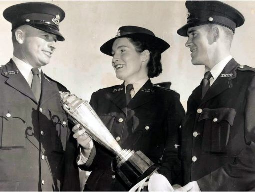 Photo: Carolyn SHIELS Unknown on left and centre. Geoff HOGGETT on the right - winner of the Peter Mitchell Award & Trophy.