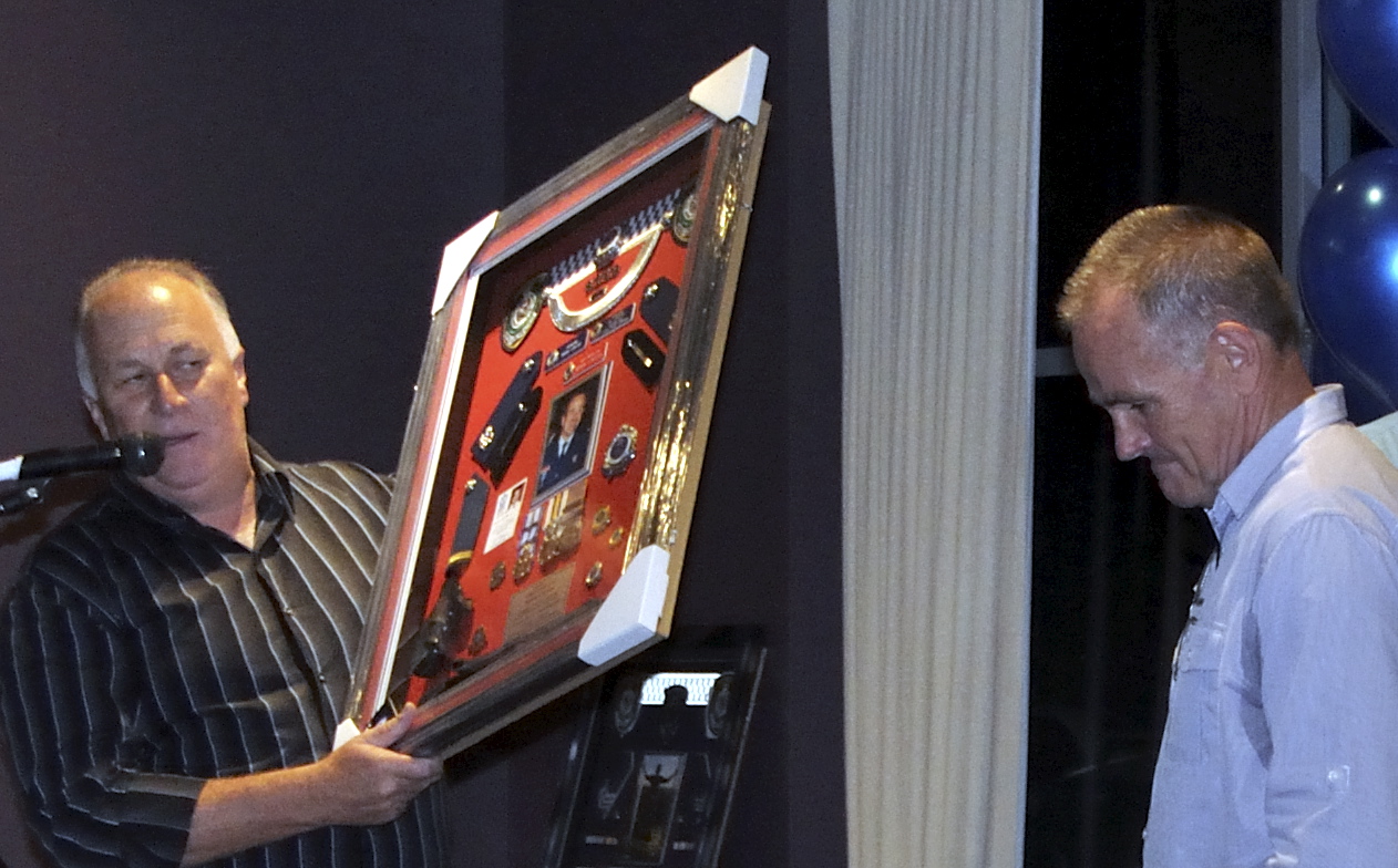 Photo by Cal FRIDAY 22 NOVEMBER 2013<br /> C/Inspector Ken McDonald presenting a Presentation Board to Retired C/Inspector Mark Lavers at the Send Off.