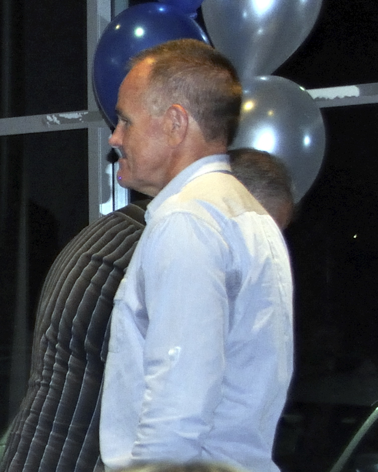 Photo by Cal FRIDAY 22 NOVEMBER 2013<br /> C/Inspector Ken McDonald presenting a Presentation Board to Retired C/Inspector Mark Lavers at the Send Off.