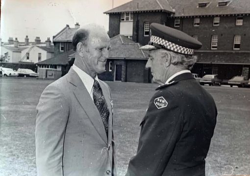  Les HOST Leslie Cecil HOST Leslie HOST. Les HOST ( in suit ) with ? at NSW Police Academy, Redfern, NSW.